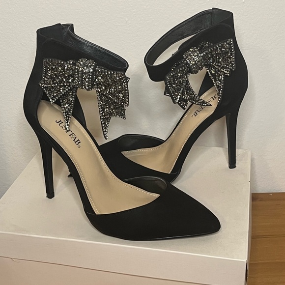 JustFab, black stiletto heels with a rhinestone bow. Faux suede pointed-toe - Picture 2 of 3